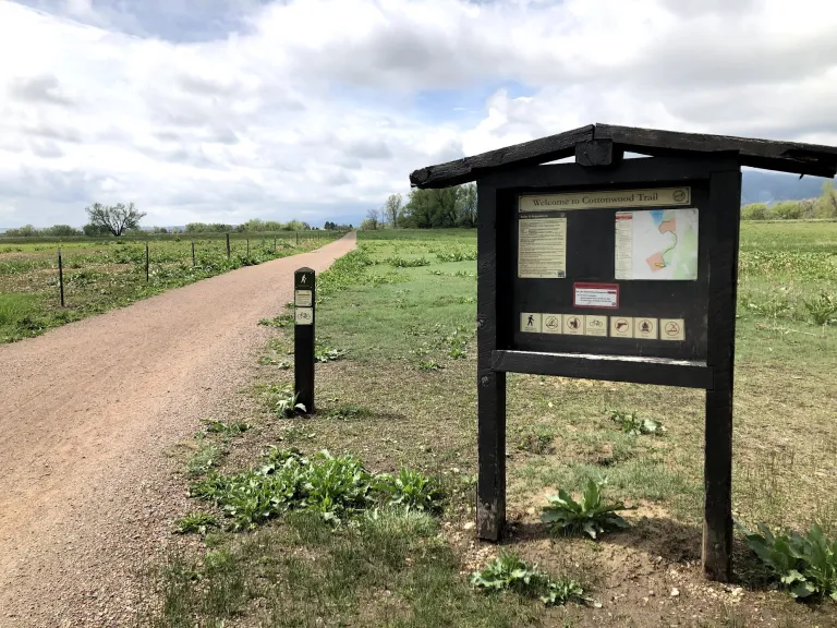 Beginning of Cottonwood Trail