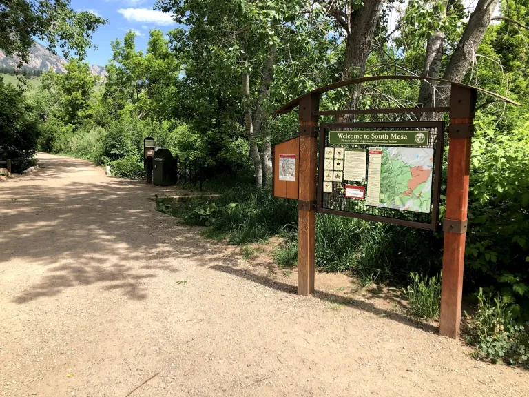 South Mesa Trailhead sign