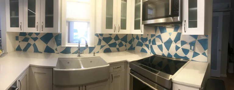 Kitchen backsplash with geometric patterns 