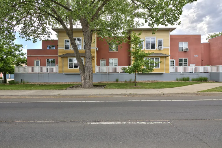 01- 2610 Iris Ave Unit 105 - building from Iris.jpg
