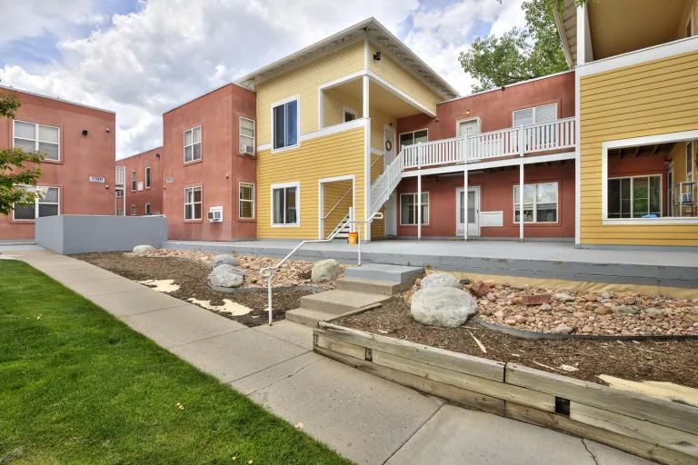 04 - 2610 Iris Ave Unit 105 - building entry.jpg