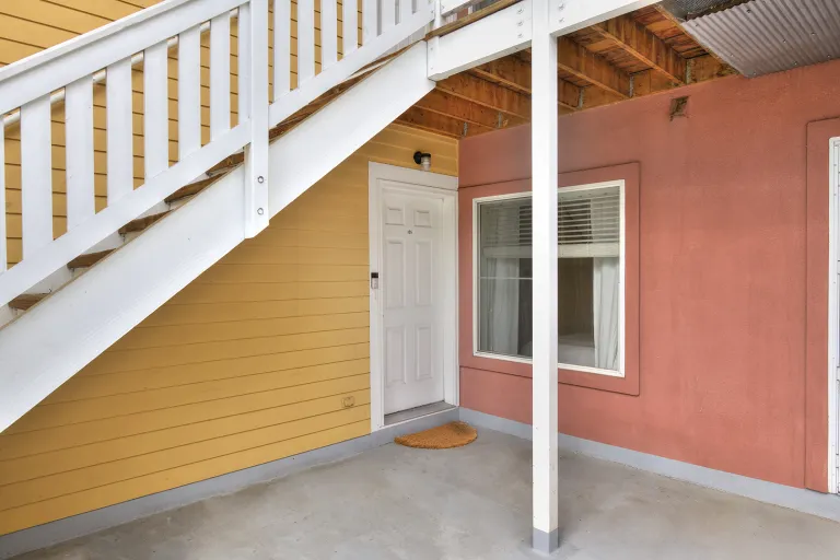 05 - 2610 Iris Ave Unit 105 - front door.jpg