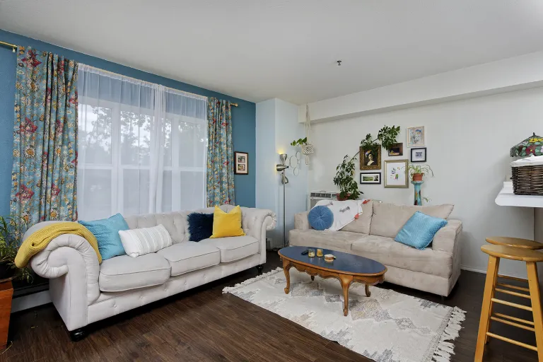 09 - 2610 Iris Ave Unit 105 - living space.jpg