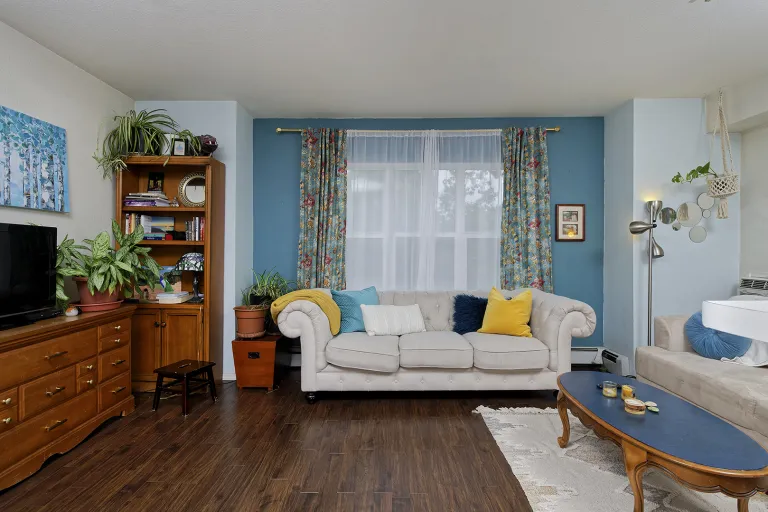 14 - 2610 Iris Ave Unit 105 - living space view 2.jpg
