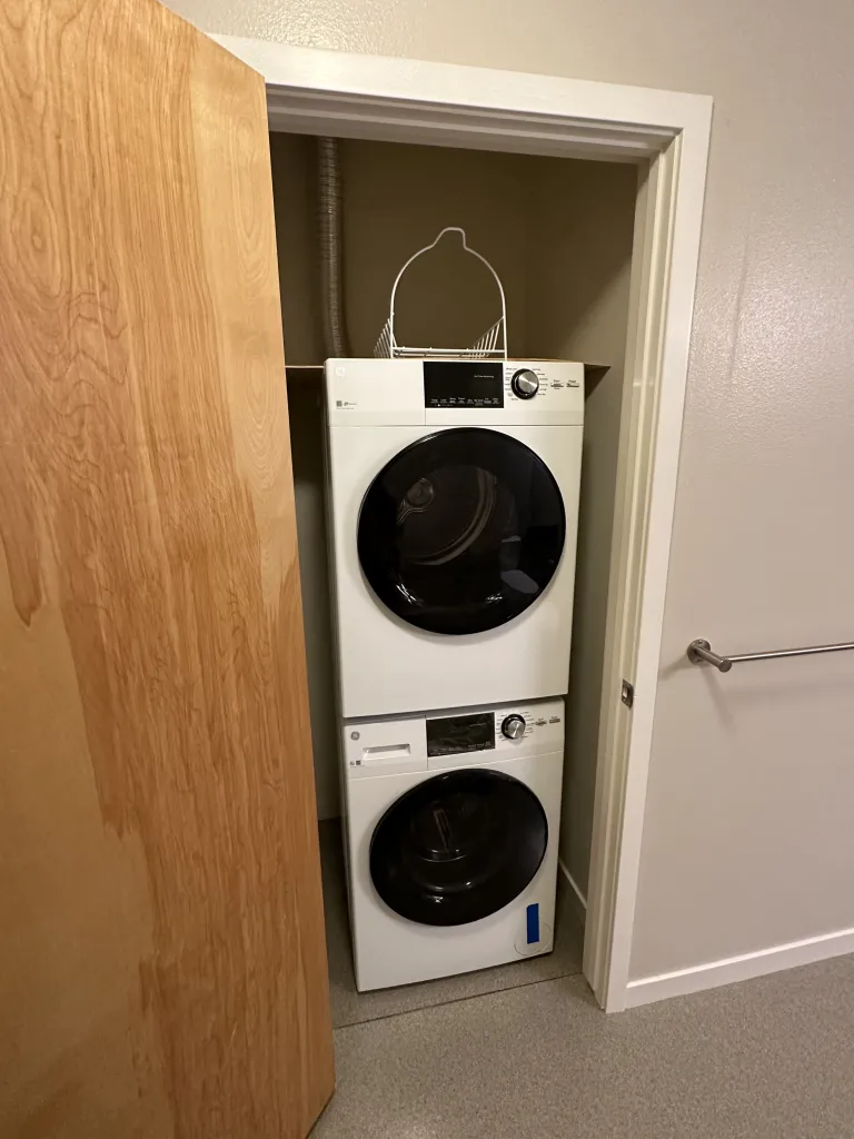 11-4670 Holiday Dr 103-Laundry.jpg