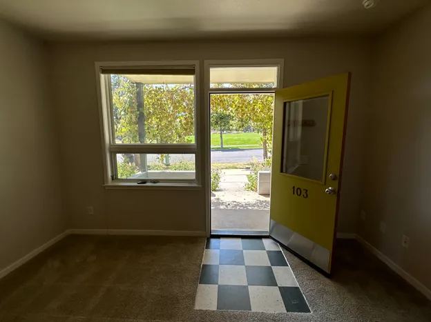 Interior entryway of 4670 Holiday Drive