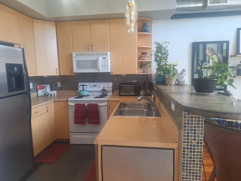 3.4580 Broadway #228-Kitchen.jpg