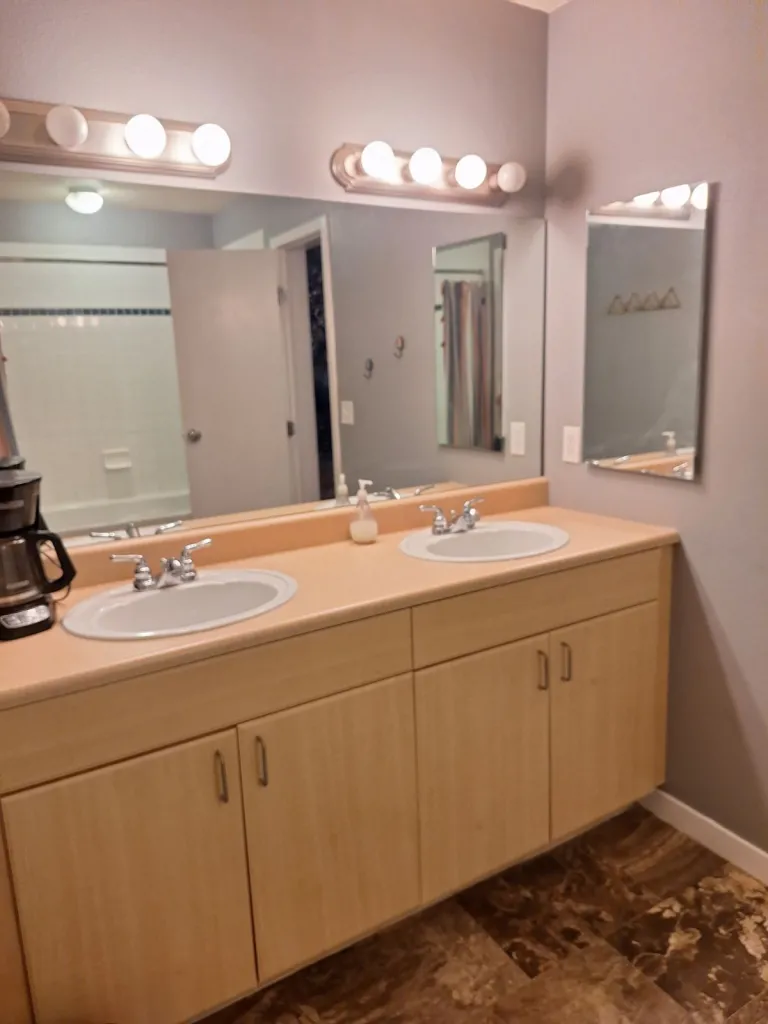 7.4580 Broadway #228-Bathroom.jpg