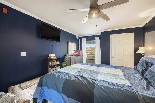 2510 Taft Unit 305 Bedroom and TV