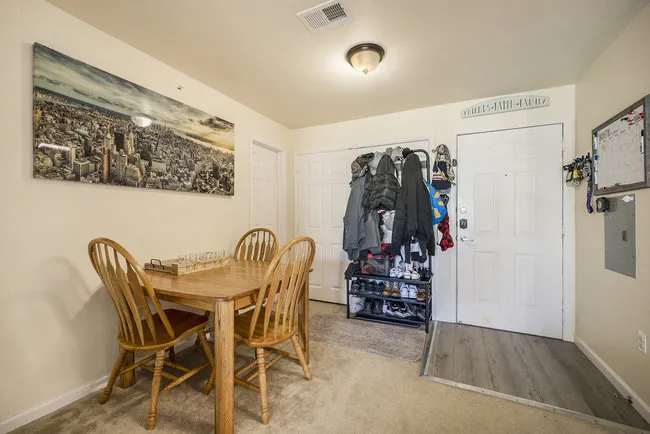 2510 Taft Unit 305 Dining area