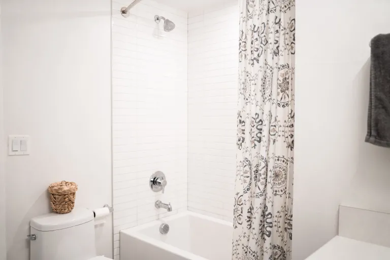 3261 Airport Rd Unit D-105 Bathroom tub area
