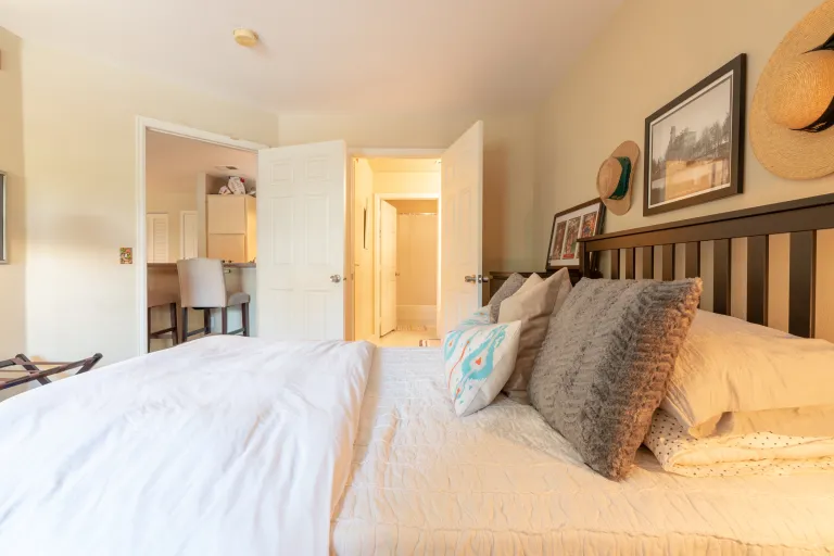 Bedroom bed
