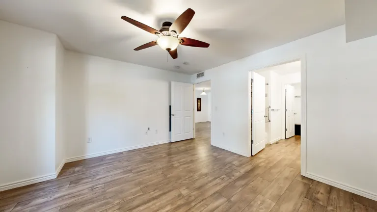 Room with ceiling fan 