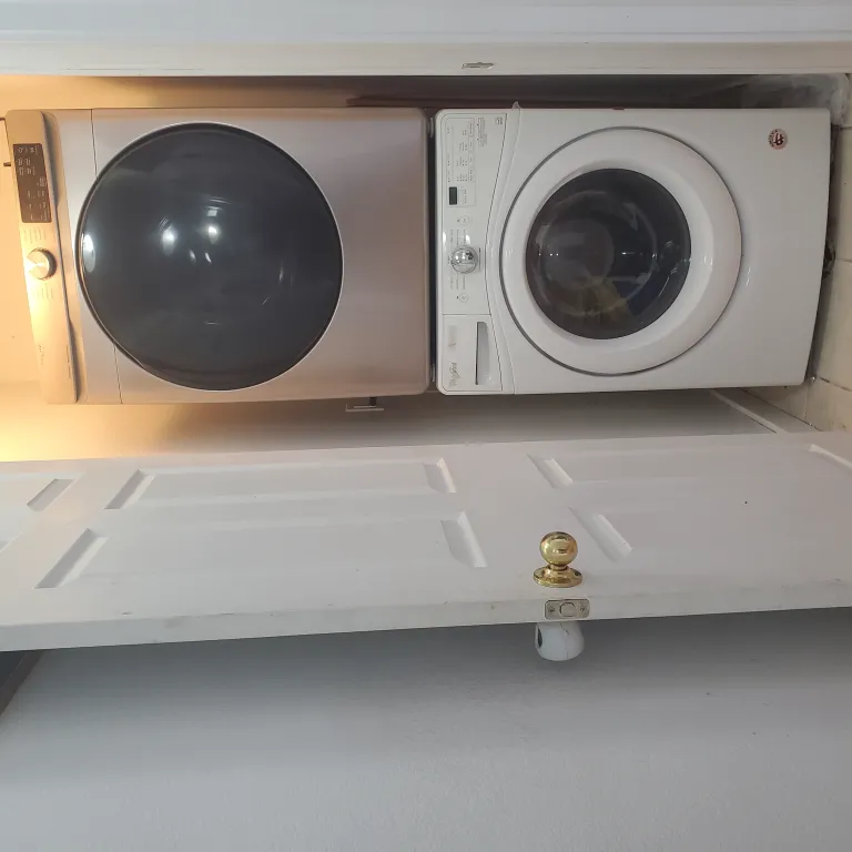 4549 Sunnyside Laundry room