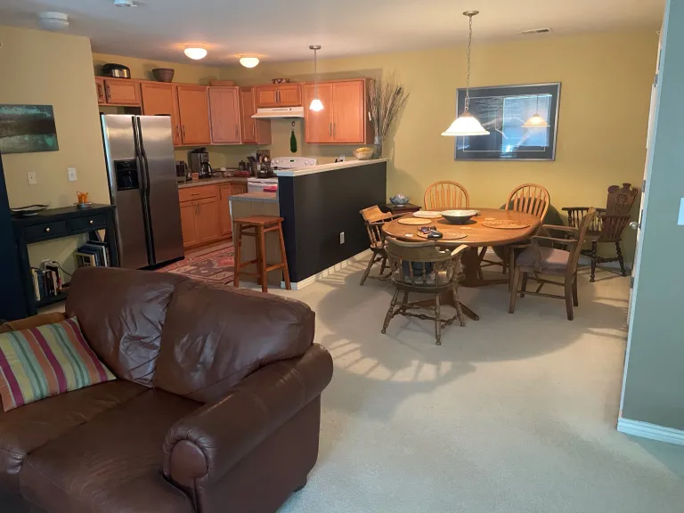 3-3674 Silverton St Unit G - dining and kitchen
