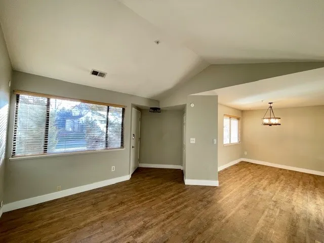 5540 Stonewall Pl 16 - Interior entryway