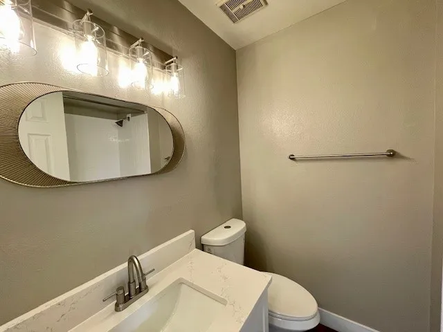 5540 Stonewall Pl 16 - Interior main hall bathroom