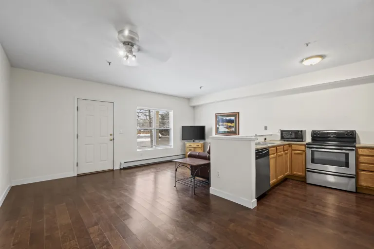3380 Folsom #115 - Entrance View Inside