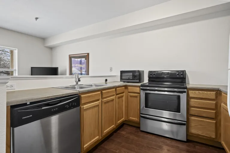 3380 Folsom #115 - Kitchen area