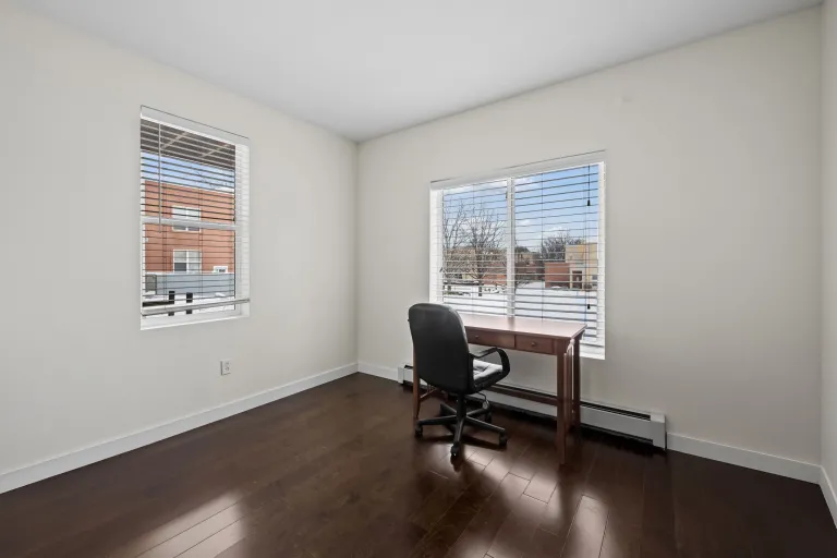 3380 Folsom #115 - Livingroom facing windows