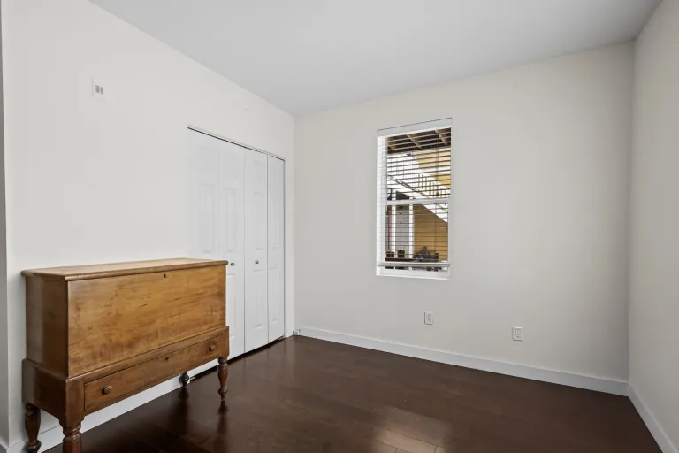 3380 Folsom #115 - Livingroom hall
