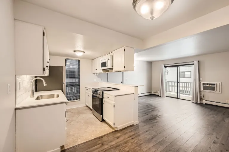 625 Manhattan Place #308 - Kitchen