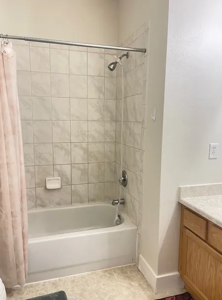 2800 E Aurora Ave # 110 Bathroom with bathtub