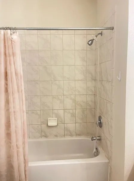2800 E Aurora Ave # 110 Bathroom tub