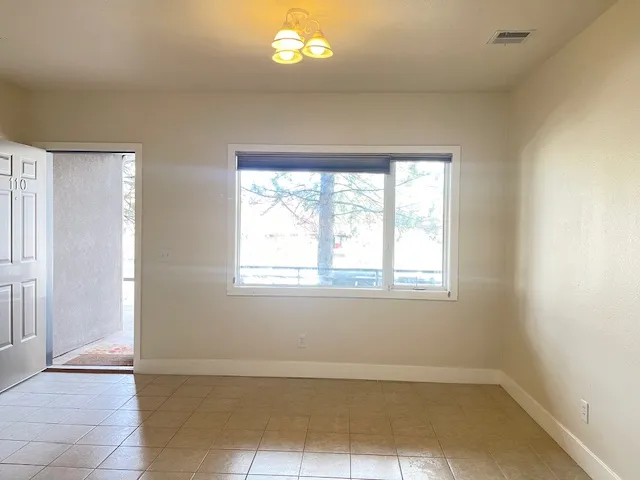 2800 E Aurora Ave #110 Living area facing the front window