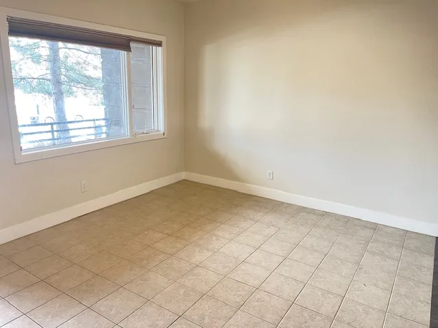 2800 E Aurora Ave #110 Living room