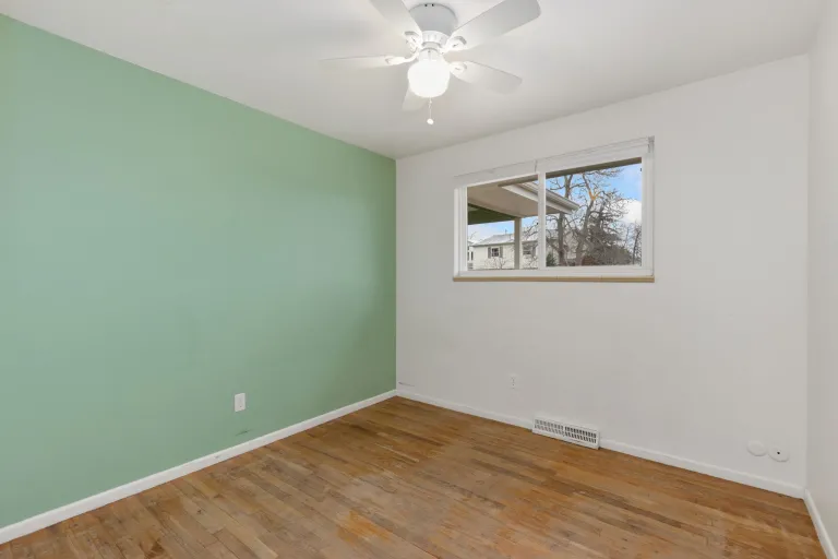 4480 Hastings Dr Bedroom green wall