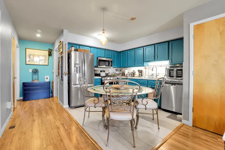 4693 14th St Dinning area