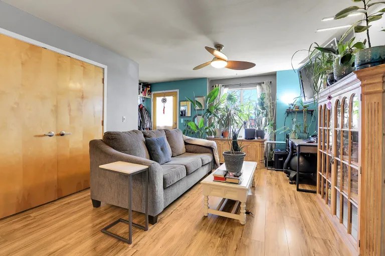 4693 14th St Livingroom area