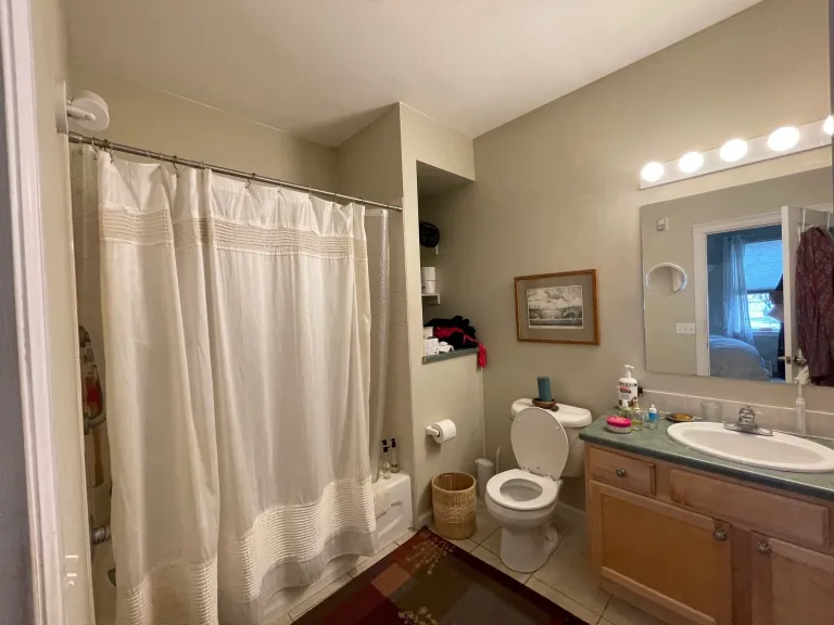 1400 Lee Hill 1-Bathroom 2