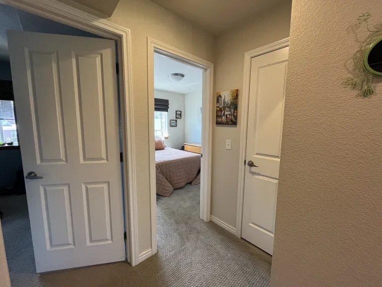 5048 Ralston I-Hallway