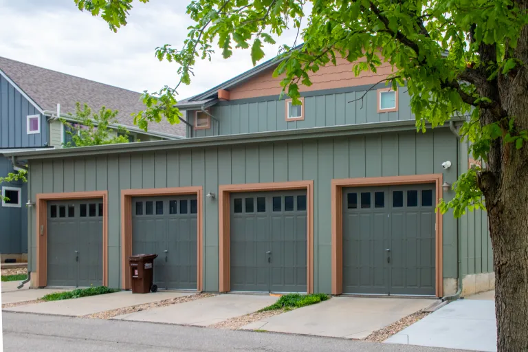 3295 Big Horn Street Car Garage