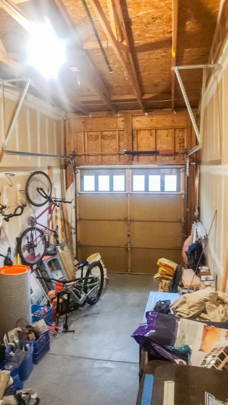 3295 Big Horn Street Garage view