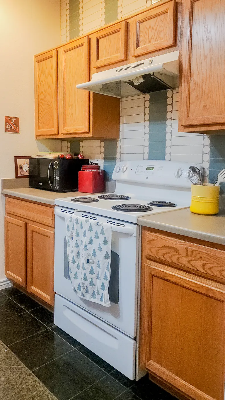 3295 Big Horn Street Kitchen stove
