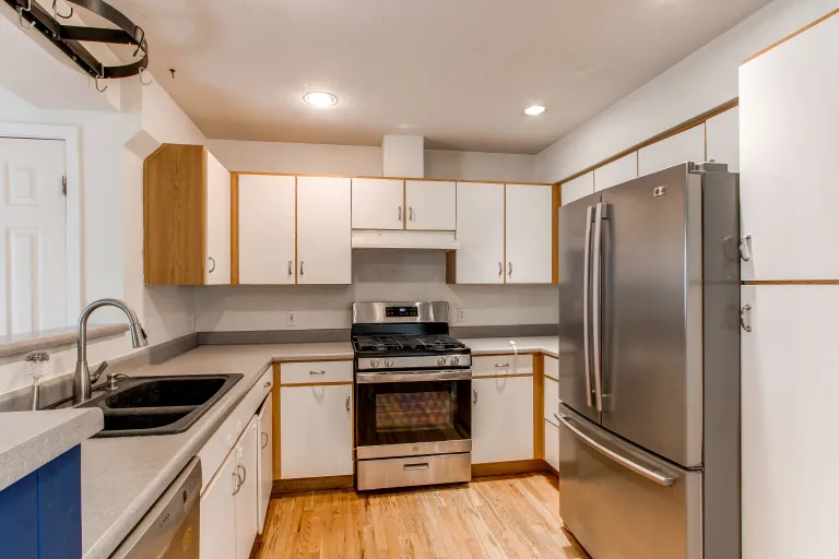3840 Colorado Ave Kitchen 2