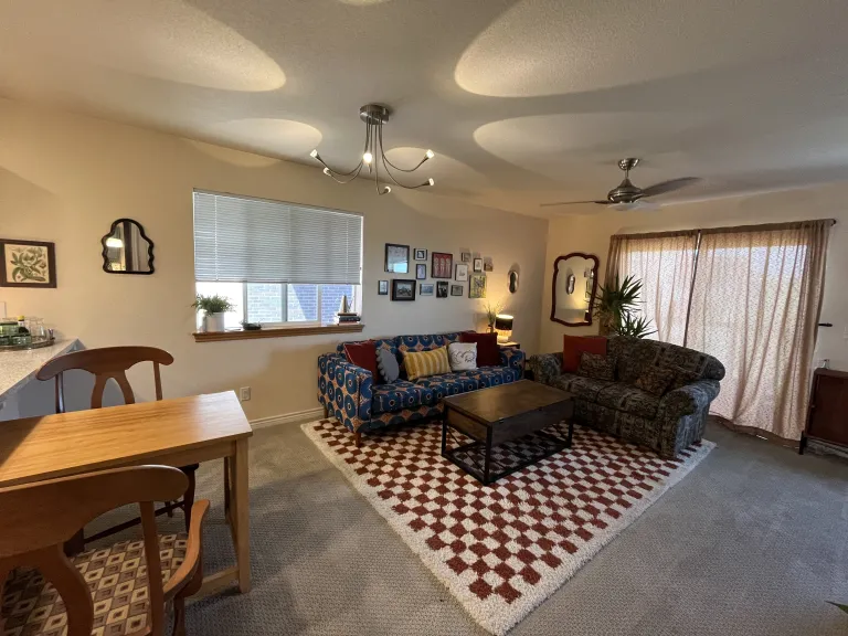 5048 Ralston I-Living Room and dining area