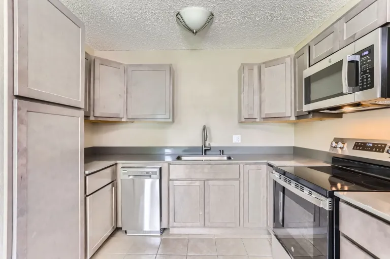 3345 Chisholm Trail 105 - 007 - Kitchen