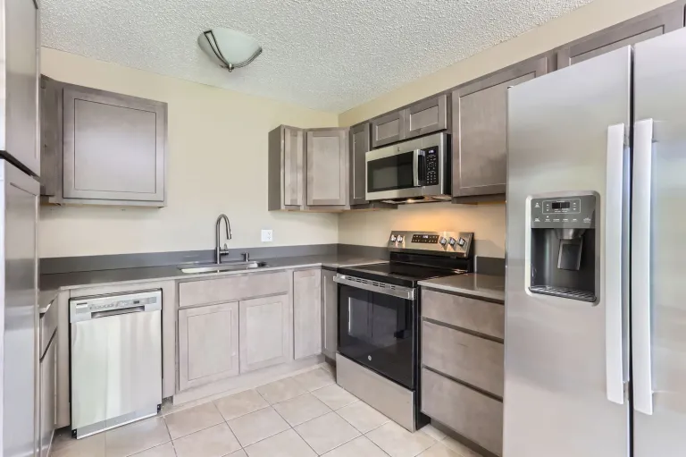 3345 Chisholm Trail 105 - 008 - Kitchen