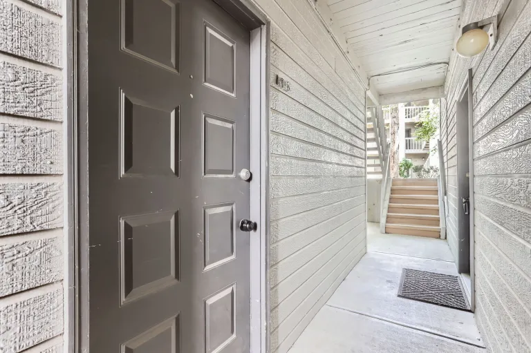 3515 28th St 105 - 014 - Interior Front Entry