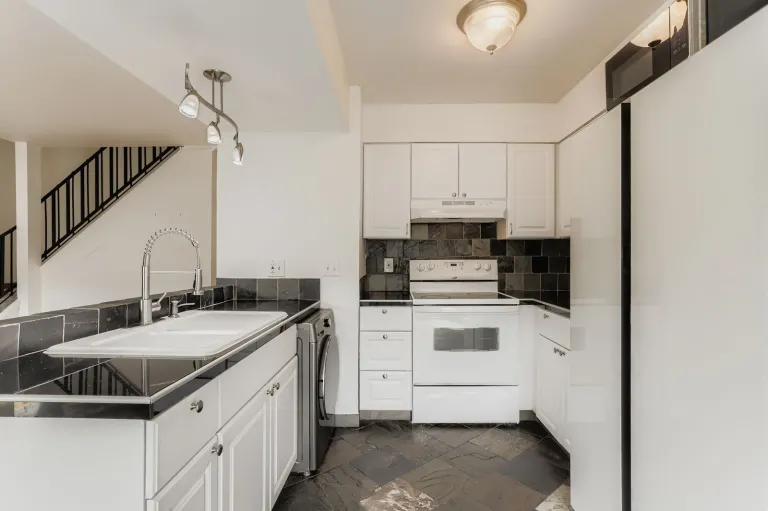3355 Talisman CT C - 011 - Kitchen
