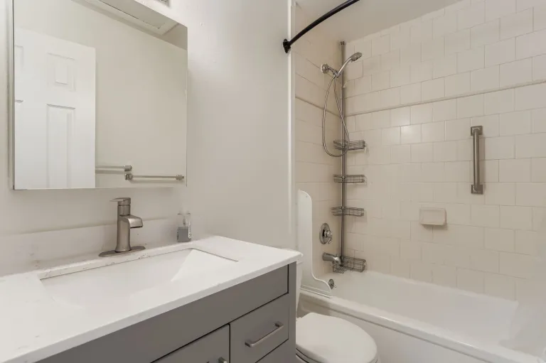 3355 Talisman CT C - 020 - 2nd Floor Bathroom