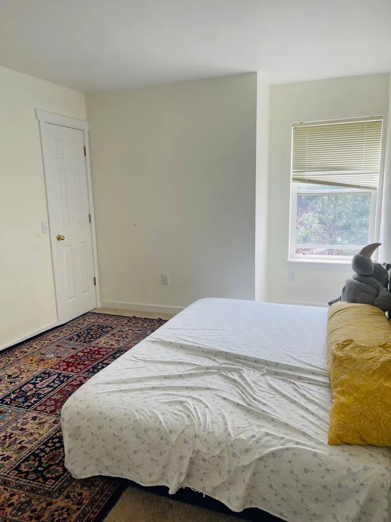 4573 Sunnyside Bedroom