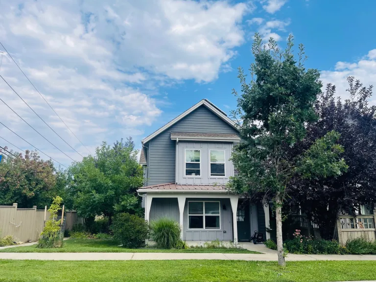 4573 Sunnyside Front view