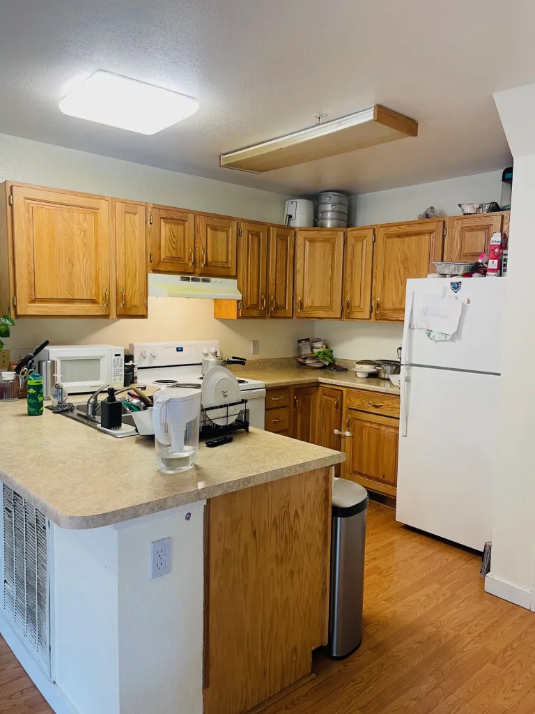 4573 Sunnyside Kitchen