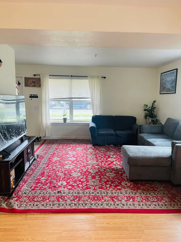 4573 Sunnyside Livingroom space