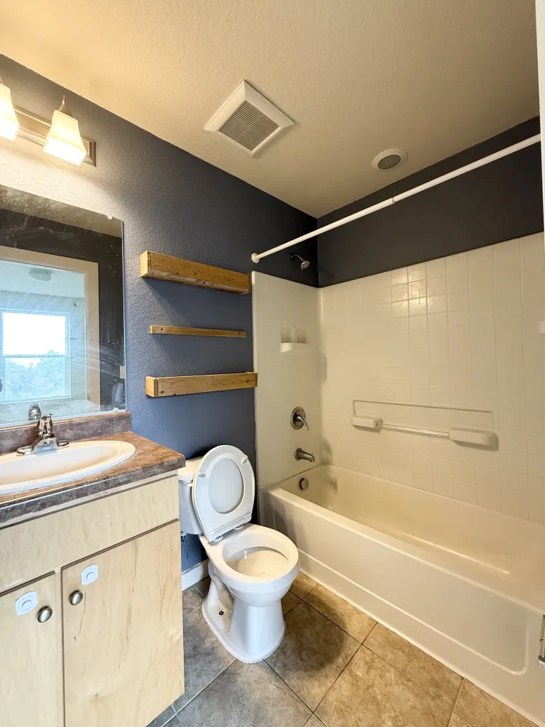 4606 16th Street #9 bathroom with a tub
